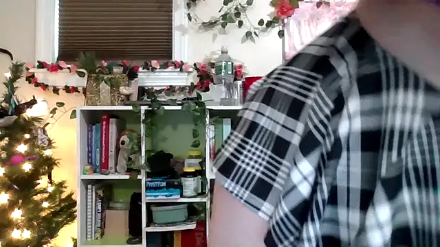 AverageRose online show from March 4, 2026, 8:48 pm