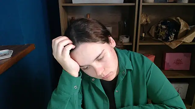 mini girly online show from October 19, 2025, 3:34 pm