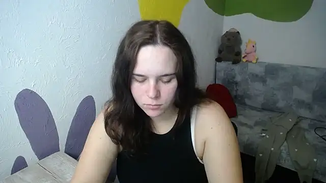 mini girly online show from October 27, 2025, 1:48 pm