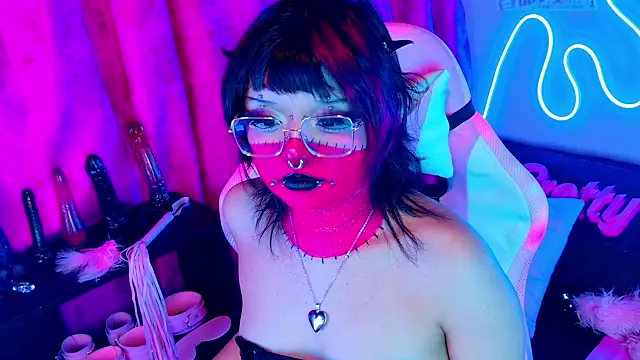 LaytonBox online show from February 28, 2025, 10:39 pm