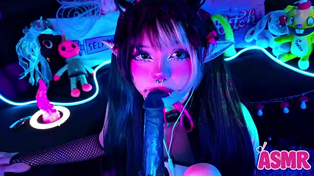 LaytonBox online show from October 12, 2025, 2:16 pm