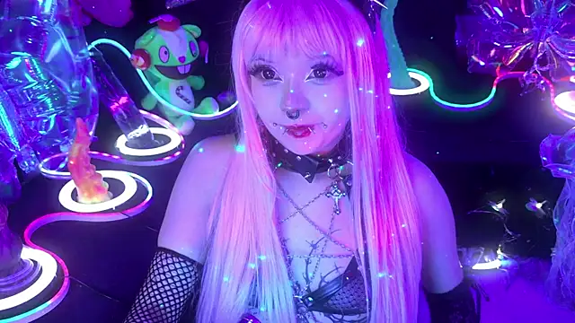 LaytonBox online show from April 18, 2026, 2:10 pm