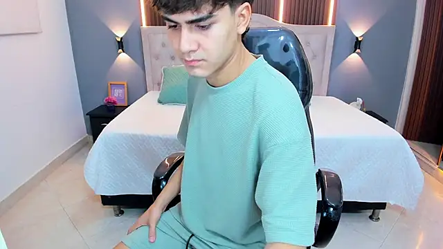 Tommy18   online show from April 17, 2026, 3:31 am