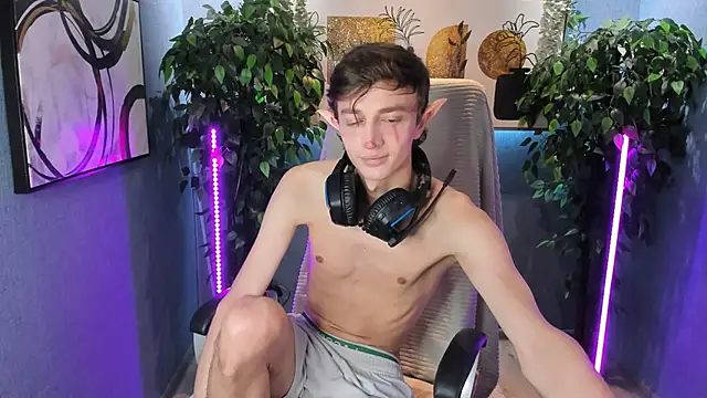 John Weasley online show from October 22, 2025, 8:36 am