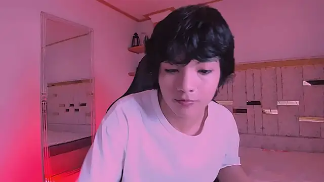 AllanYong18 online show from March 13, 2025, 9:54 am