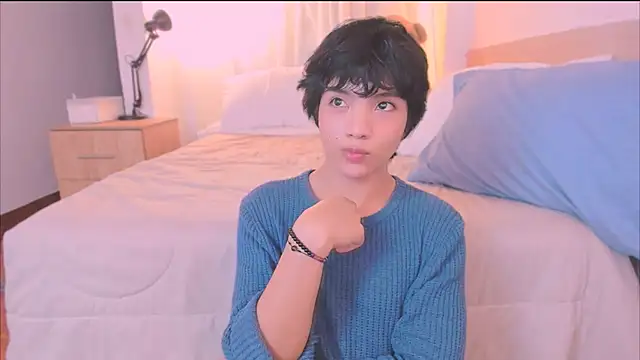 AllanYong18 online show from December 1, 2025, 5:12 am