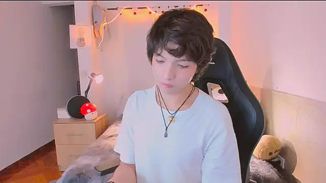 AllanYong18 online show from April 13, 2026, 7:47 am