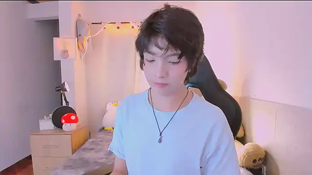 AllanYong18 online show from April 19, 2026, 4:23 am