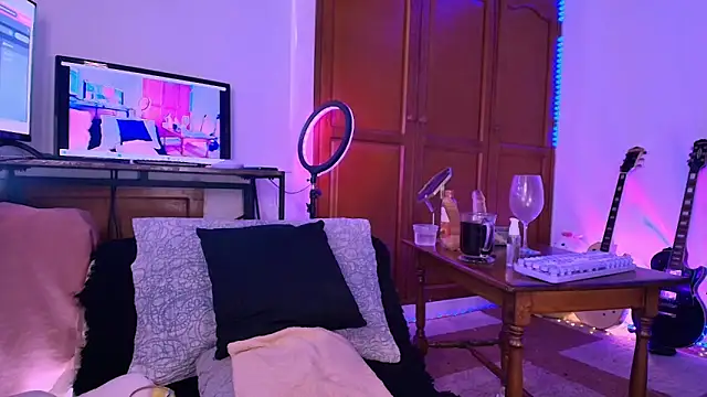 Snapshot of antonelawow chatting on April 24, 2026, 10:23 pm antonelawow online show from April 24, 2026, 10:23 pm
