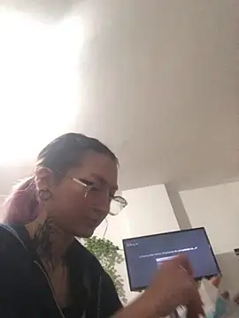 Snapshot of NubeZea chatting on January 27, 2025, 5:25 am NubeZea online show from January 27, 2025, 5:25 am