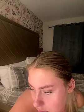 Snapshot of lucyRose_xoxox chatting on November 9, 2025, 6:06 pm lucyRose xoxox online show from November 9, 2025, 6:06 pm