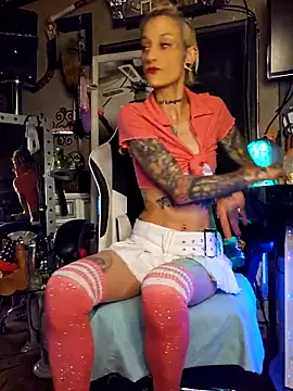 Snapshot of MissParadise40 chatting on November 3, 2025, 11:15 pm MissParadise40 online show from November 3, 2025, 11:15 pm