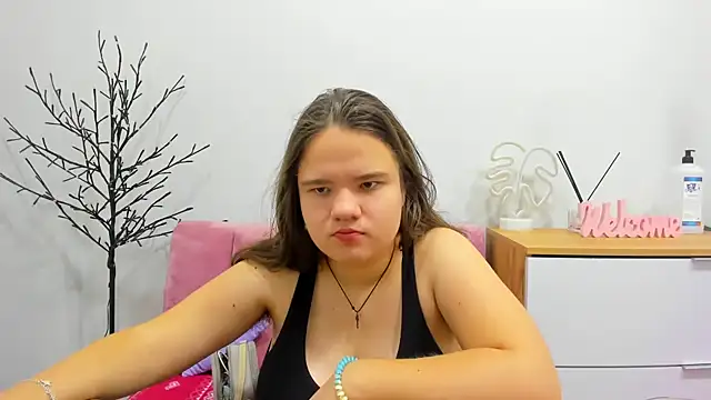 AdeleCruz online show from February 10, 2025, 1:11 pm