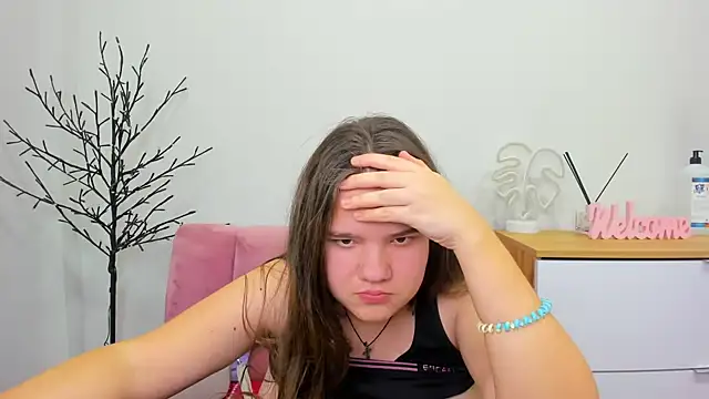 AdeleCruz online show from February 10, 2025, 4:14 pm