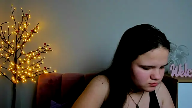 AdeleCruz online show from February 17, 2025, 11:13 am