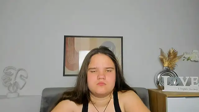 AdeleCruz online show from March 17, 2025, 1:39 pm