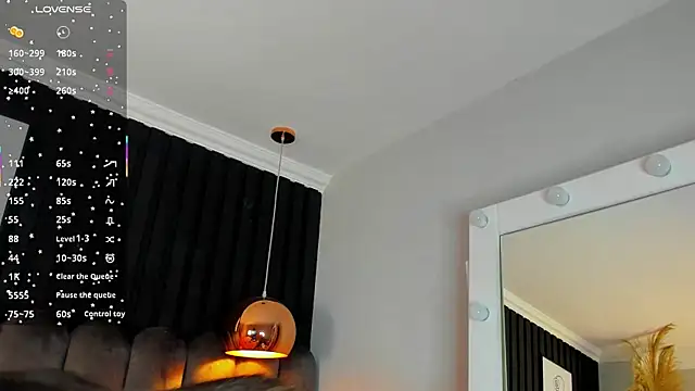 chelsea bolton  online show from November 16, 2025, 12:22 pm