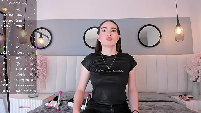 chelsea bolton  online show from March 1, 2026, 1:02 pm