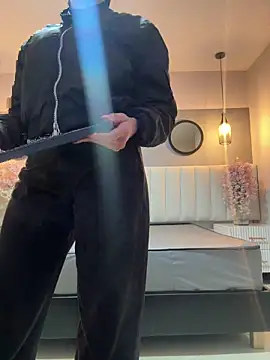 chelsea bolton  online show from April 15, 2026, 12:23 pm