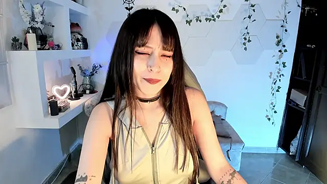 Snapshot of Effy_Devalk chatting on October 8, 2025, 2:36 pm Effy Devalk online show from October 8, 2025, 2:36 pm