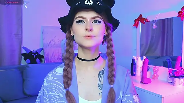 Emily  Mooree online show from January 26, 2025, 5:23 am