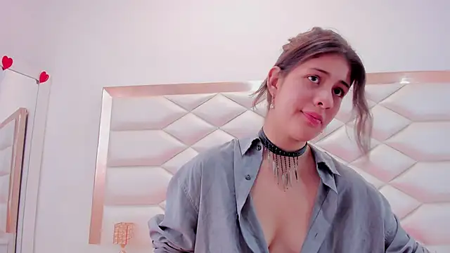 Snapshot of MiaQueen021 chatting on March 18, 2025, 6:37 pm MiaQueen021 online show from March 18, 2025, 6:37 pm