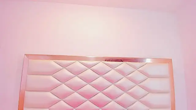 Snapshot of MiaQueen021 chatting on March 19, 2025, 12:34 pm MiaQueen021 online show from March 19, 2025, 12:34 pm