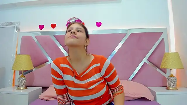 Snapshot of MiaQueen021 chatting on September 22, 2025, 1:24 pm MiaQueen021 online show from September 22, 2025, 1:24 pm