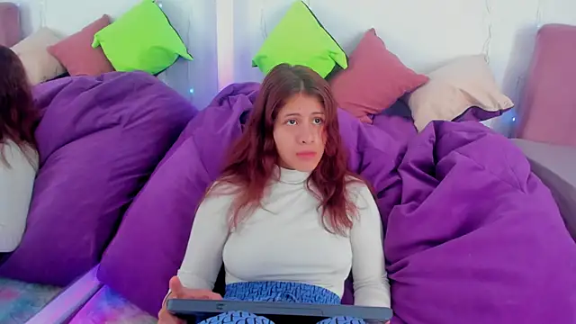 Snapshot of MiaQueen021 chatting on September 26, 2025, 1:59 pm MiaQueen021 online show from September 26, 2025, 1:59 pm