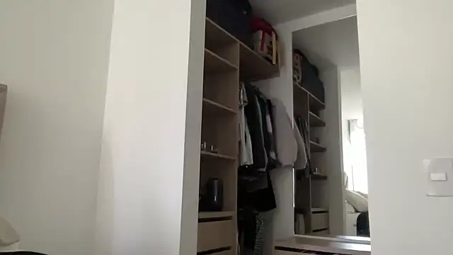 LunaBeya online show from April 7, 2026, 1:11 pm