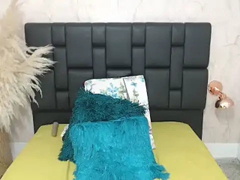 RAICHELLCOOPER1 online show from January 11, 2025, 12:55 am