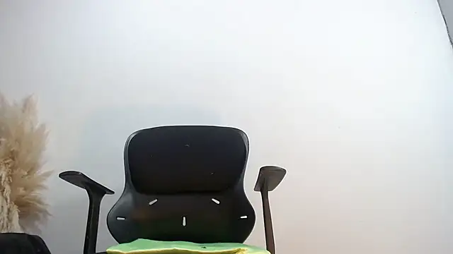 RAICHELLCOOPER1 online show from September 9, 2025, 5:34 pm