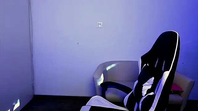 ShyHotNerd online show from November 7, 2025, 8:25 am