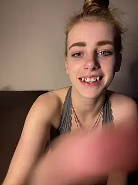VioletxBlue online show from July 16, 2026, 9:43 pm