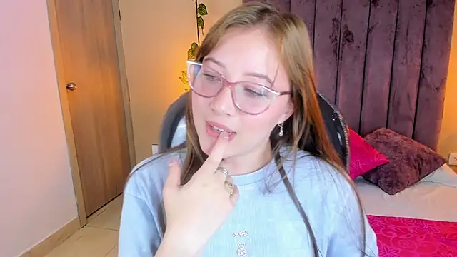 Dahlia Rousse online show from October 23, 2025, 6:45 am