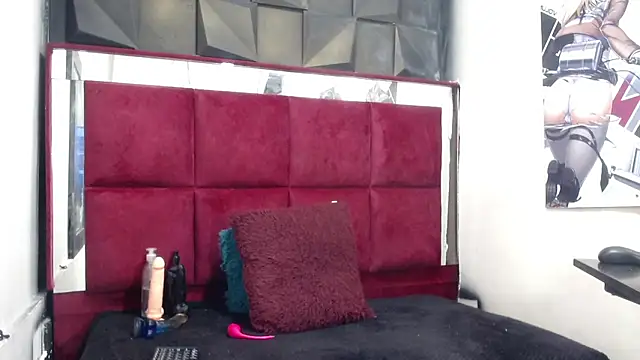 SolEvanss online show from October 22, 2025, 3:23 pm