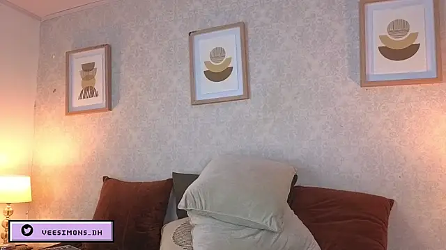 Veronica simons online show from April 20, 2026, 10:44 pm