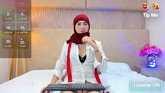 taylorsmiiith  online show from February 25, 2025, 10:18 pm