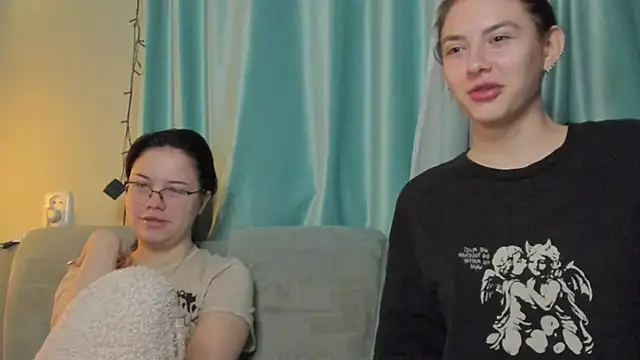 honey love honeyy online show from January 18, 2025, 7:04 pm