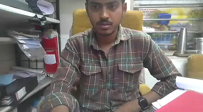 cute modell online show from February 28, 2025, 12:31 pm