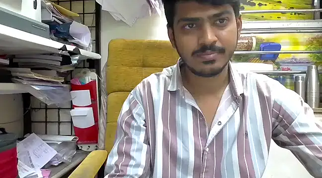 cute modell online show from March 20, 2025, 12:53 pm