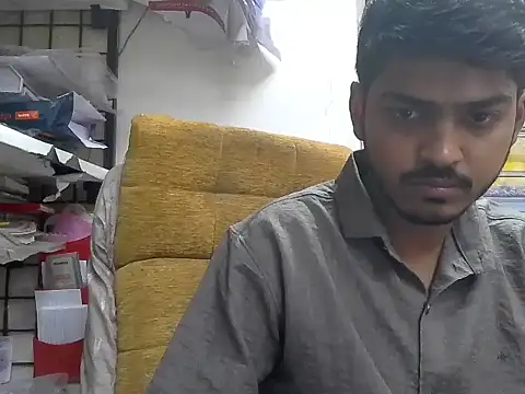 cute modell online show from December 20, 2025, 12:01 pm