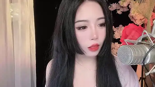 ying-love520 online show from February 4, 2025, 2:10 pm