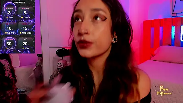 coral jonesss online show from October 28, 2025, 3:47 pm