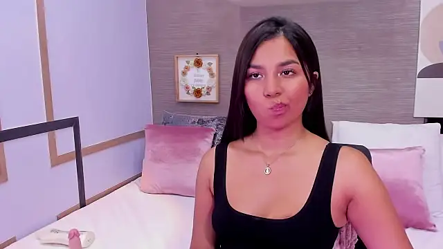 CharlotteGraay online show from February 13, 2025, 7:56 am