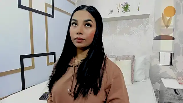 CharlotteGraay online show from October 8, 2025, 7:44 pm