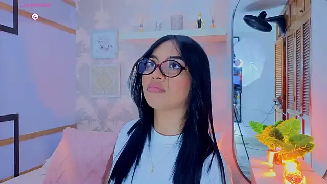 CharlotteGraay online show from March 17, 2026, 7:39 pm