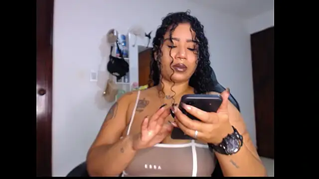 leslycarsson online show from September 10, 2025, 2:44 am