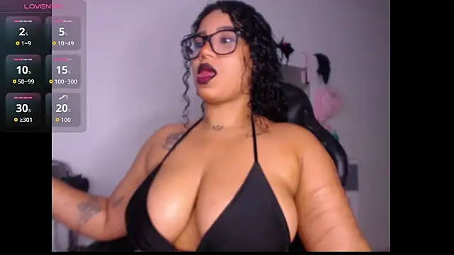 leslycarsson online show from November 6, 2025, 2:01 am