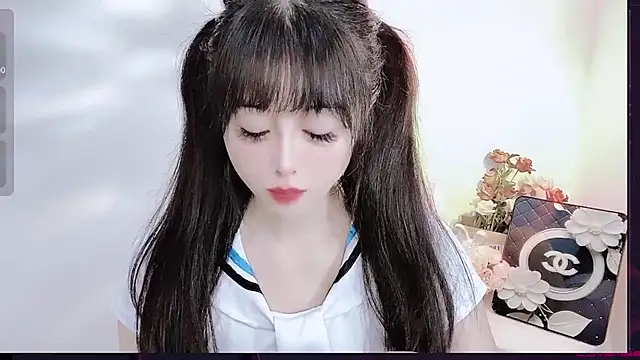 LiLiLily online show from September 25, 2025, 6:55 pm